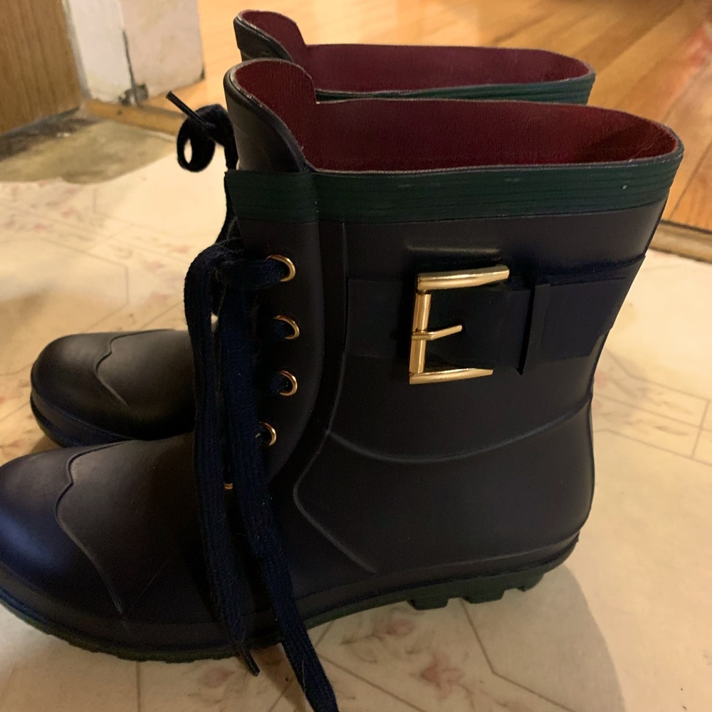 Size 8 rain boots new navy with hunter green top!